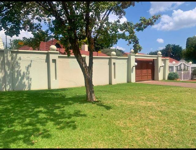 7 BEDROOM HOUSE FOR SALE IN FARRARMERE